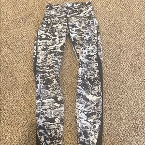 Black and White Patterned Leggings